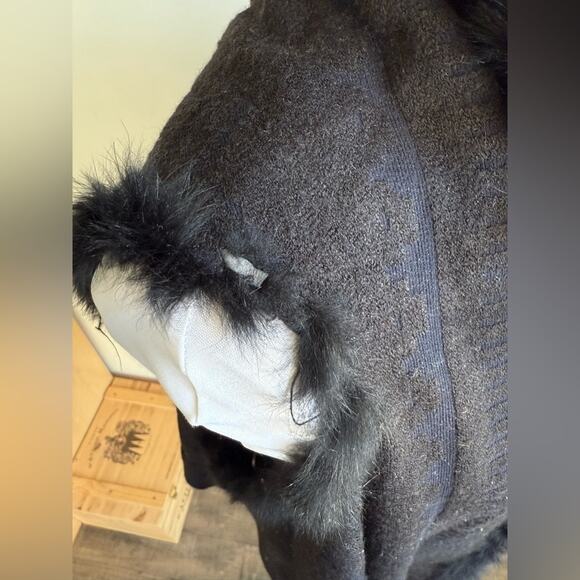 CHIC BLACK AND DARK NAVY FRINGE SWEATER VEST FUR ACCENT ONE SIZE - Picture 7 of 10